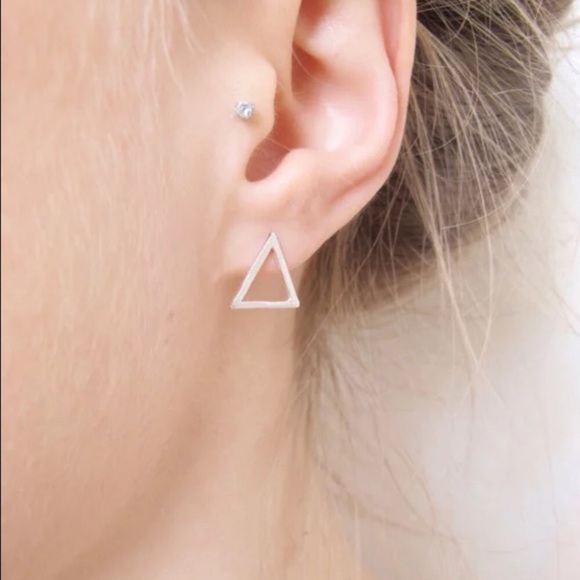 Minimalist triangle earrings, hammered copper - Picture 6 of 6